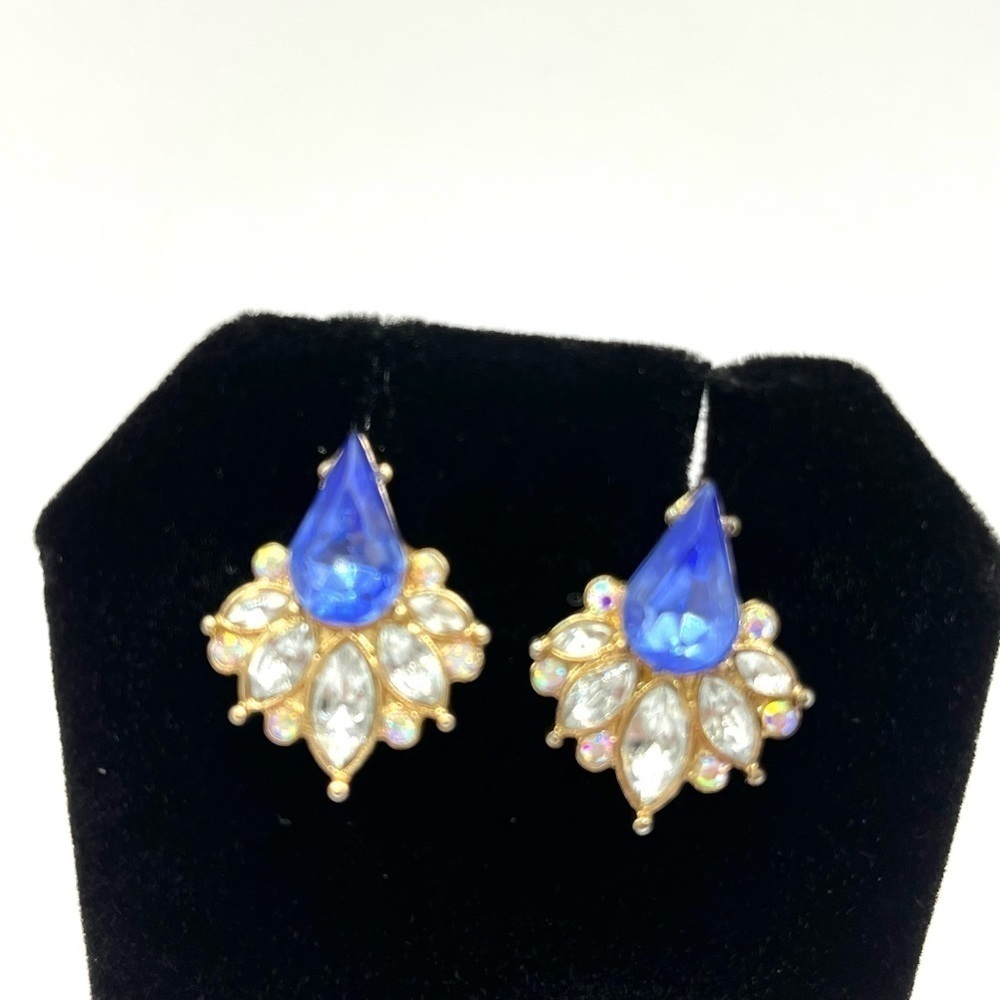 Beautiful Blue and clear rhinestones pierced earrings with Aurora Borealis 💙 - Picture 6 of 11